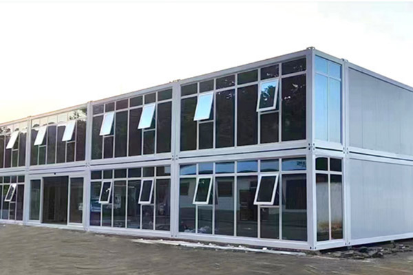 Moderne Tankcontainer-Technologie: Korrosionsbeständige Materialien und optimierte Reinigungssysteme