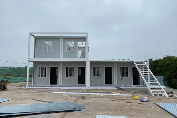 Modularer Containerbau: Flexible Raumlösungen für Industrie, Gewerbe und temporäre Projekte Modularer Containerbau: Flexible Raumlösungen für Industrie, Gewerbe und temporäre Projekte